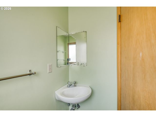 20100 Sw BOONES FERRY Rd, Tualatin, OR 97062