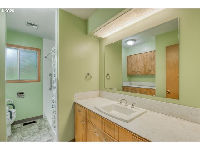 20100 Sw BOONES FERRY Rd, Tualatin, OR 97062