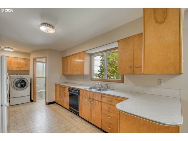 20100 Sw BOONES FERRY Rd, Tualatin, OR 97062