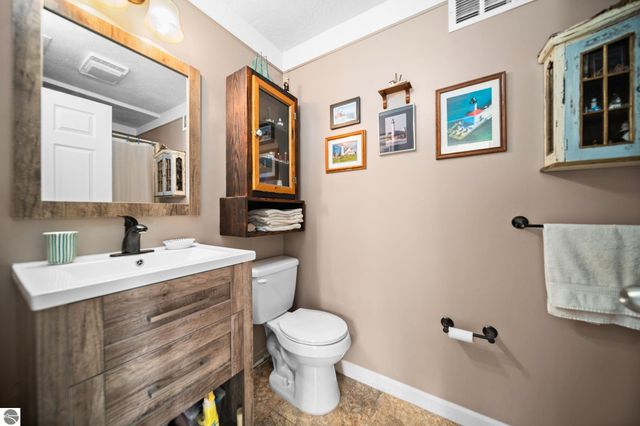 9125 Ayers Road, Williamsburg, MI 49690