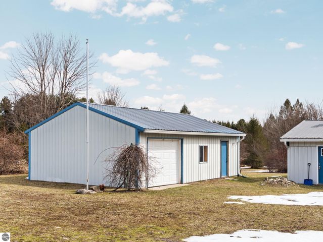 9125 Ayers Road, Williamsburg, MI 49690