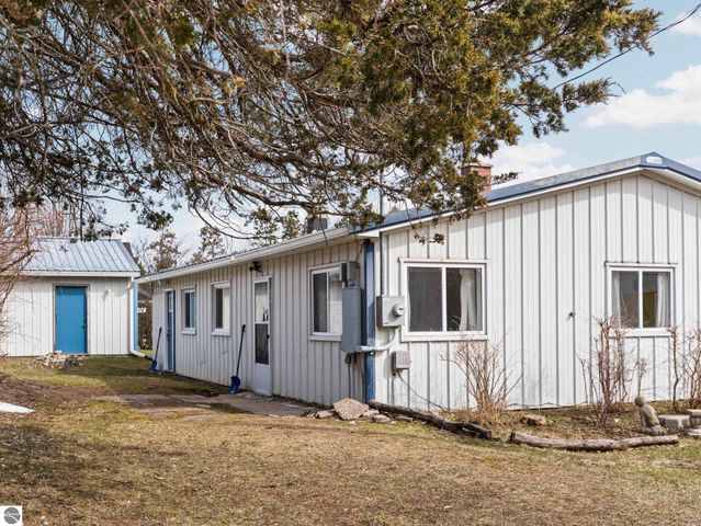 9125 Ayers Road, Williamsburg, MI 49690
