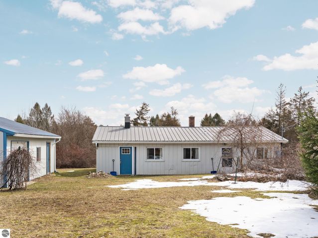 9125 Ayers Road, Williamsburg, MI 49690