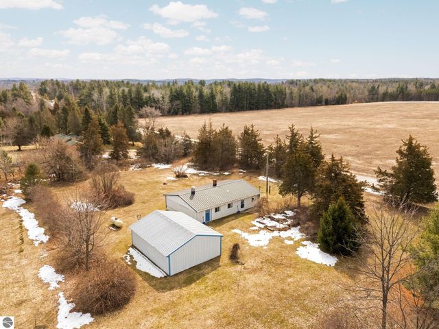 9125 Ayers Road, Williamsburg, MI 49690