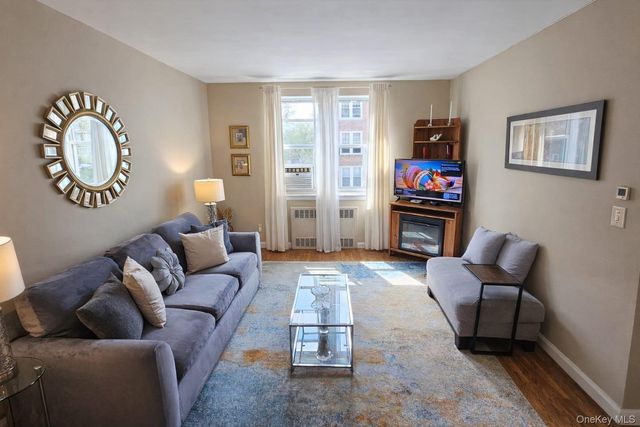 22 Mulford Place 2D, Hempstead, NY 11550