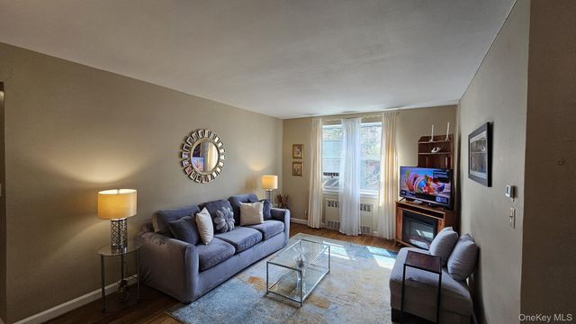 22 Mulford Place 2D, Hempstead, NY 11550
