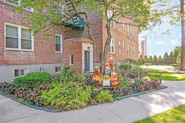 22 Mulford Place 2D, Hempstead, NY 11550
