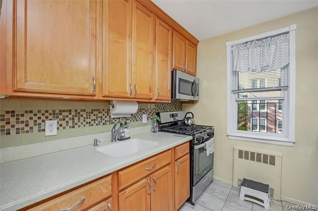 22 Mulford Place 2D, Hempstead, NY 11550