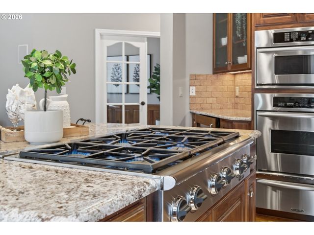 13643 Sw CHARLESTON Ln, Portland, OR 97224
