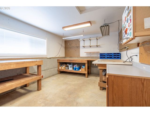 13643 Sw CHARLESTON Ln, Portland, OR 97224