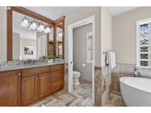 13643 Sw CHARLESTON Ln, Portland, OR 97224
