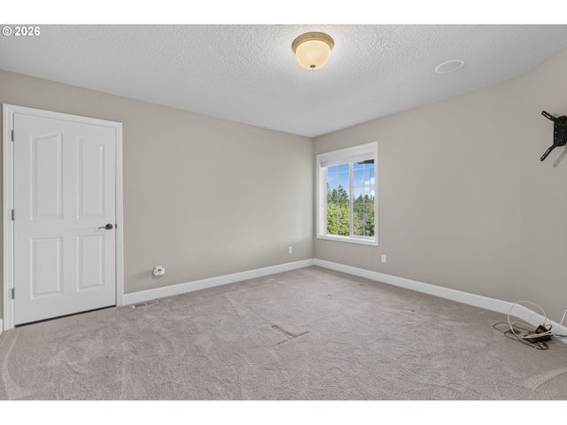 13643 Sw CHARLESTON Ln, Portland, OR 97224