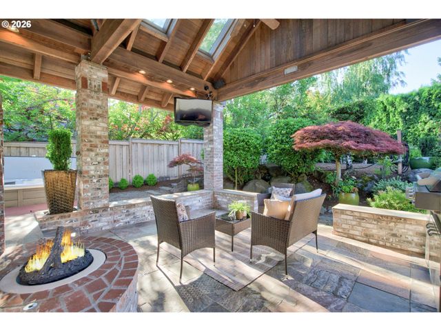 13643 Sw CHARLESTON Ln, Portland, OR 97224