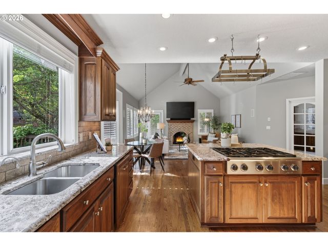 13643 Sw CHARLESTON Ln, Portland, OR 97224