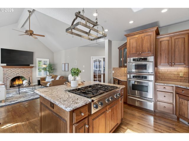13643 Sw CHARLESTON Ln, Portland, OR 97224