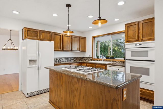 10173 SW Concho Ct, Tualatin, OR 97062