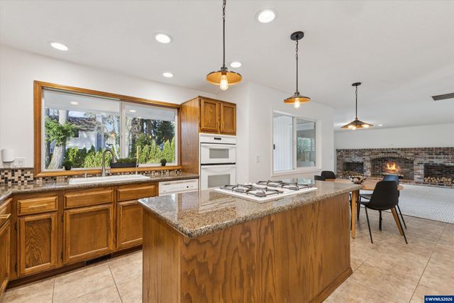 10173 SW Concho Ct, Tualatin, OR 97062