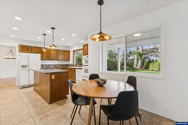 10173 SW Concho Ct, Tualatin, OR 97062