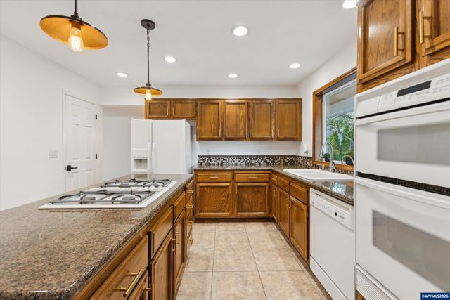 10173 SW Concho Ct, Tualatin, OR 97062