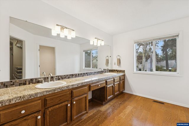 10173 SW Concho Ct, Tualatin, OR 97062