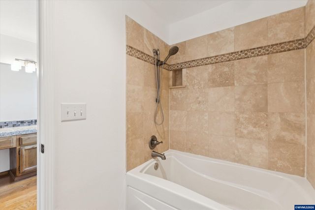 10173 SW Concho Ct, Tualatin, OR 97062