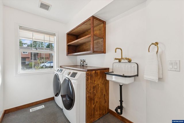 10173 SW Concho Ct, Tualatin, OR 97062