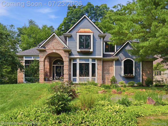 10218 Creekwood Trail, Springfield Charter Township, MI 48350