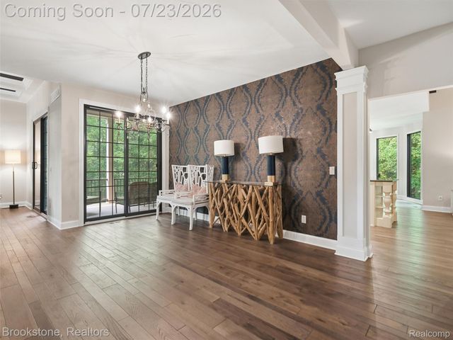 10218 Creekwood Trail, Springfield Charter Township, MI 48350