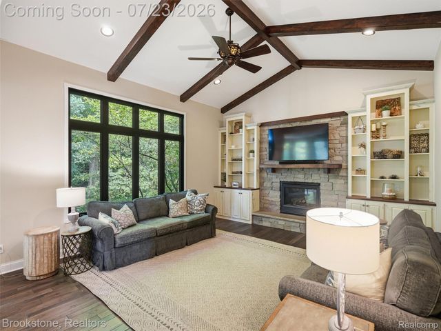 10218 Creekwood Trail, Springfield Charter Township, MI 48350
