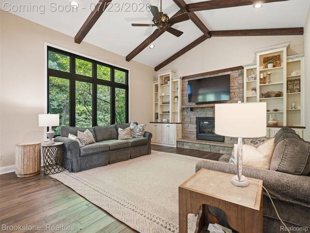 10218 Creekwood Trail, Springfield Charter Township, MI 48350