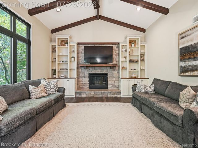 10218 Creekwood Trail, Springfield Charter Township, MI 48350