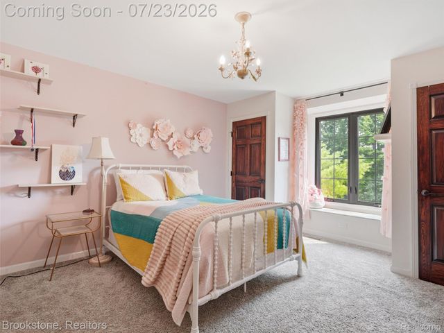 10218 Creekwood Trail, Springfield Charter Township, MI 48350