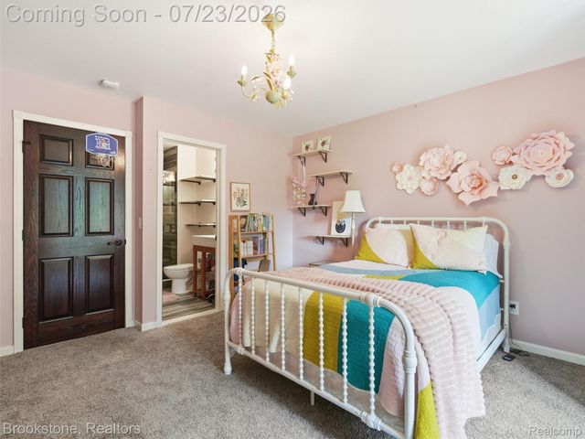 10218 Creekwood Trail, Springfield Charter Township, MI 48350