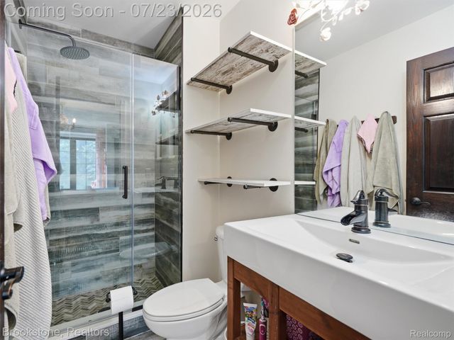 10218 Creekwood Trail, Springfield Charter Township, MI 48350