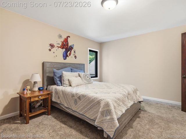10218 Creekwood Trail, Springfield Charter Township, MI 48350