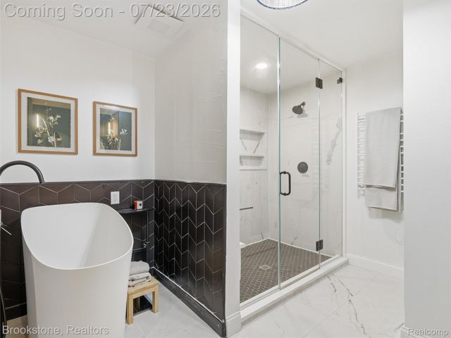 10218 Creekwood Trail, Springfield Charter Township, MI 48350