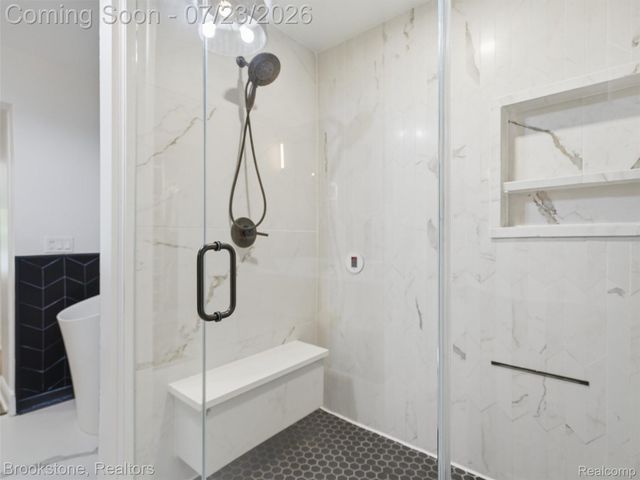 10218 Creekwood Trail, Springfield Charter Township, MI 48350