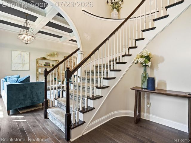 10218 Creekwood Trail, Springfield Charter Township, MI 48350