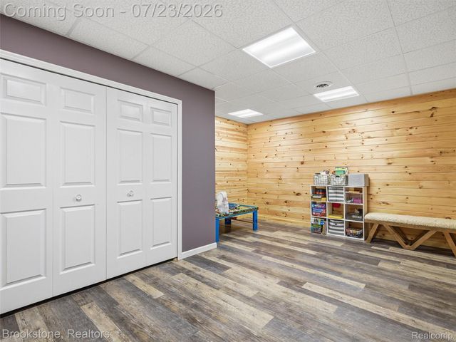 10218 Creekwood Trail, Springfield Charter Township, MI 48350