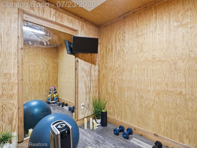 10218 Creekwood Trail, Springfield Charter Township, MI 48350