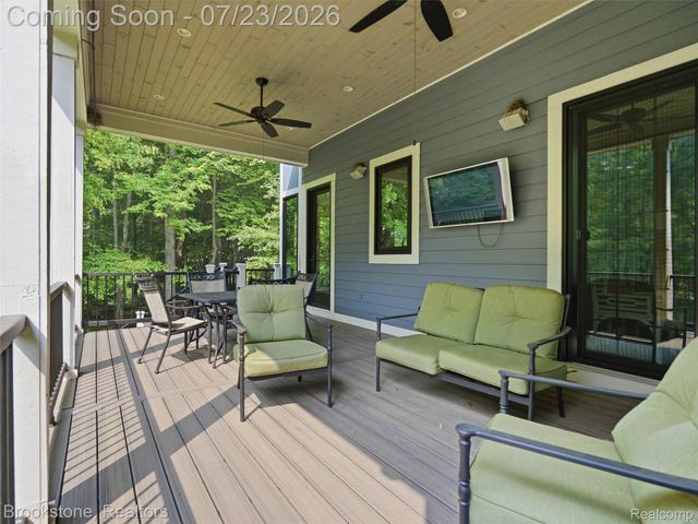 10218 Creekwood Trail, Springfield Charter Township, MI 48350