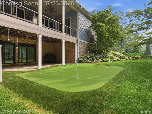 10218 Creekwood Trail, Springfield Charter Township, MI 48350