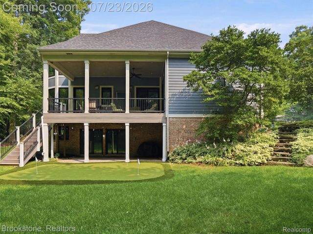 10218 Creekwood Trail, Springfield Charter Township, MI 48350