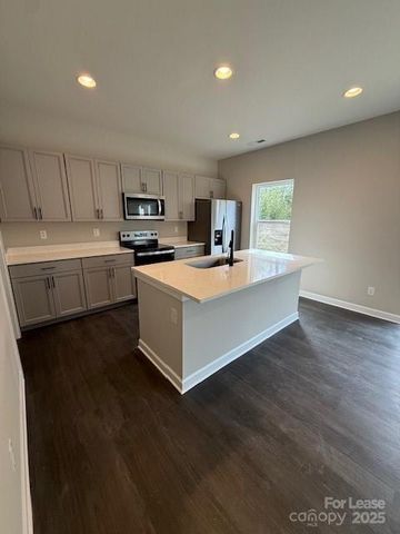 8040 Joy Crossing Lane, Charlotte, NC 28214