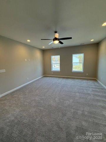 8040 Joy Crossing Lane, Charlotte, NC 28214