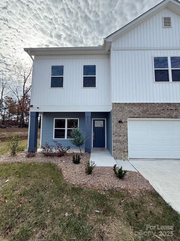 8040 Joy Crossing Lane, Charlotte, NC 28214