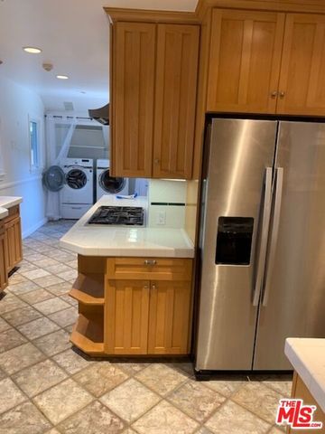 8585 AIRDROME Street, Los Angeles, CA 90035