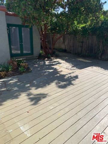 8585 AIRDROME Street, Los Angeles, CA 90035