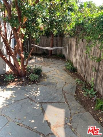 8585 AIRDROME Street, Los Angeles, CA 90035
