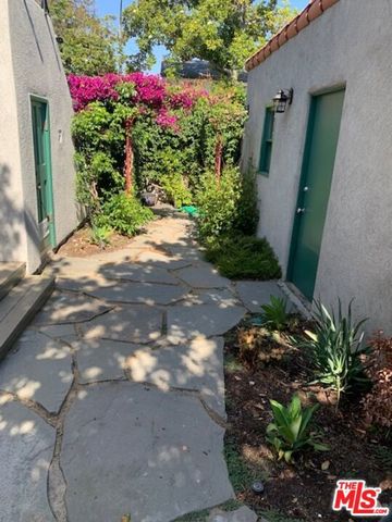 8585 AIRDROME Street, Los Angeles, CA 90035